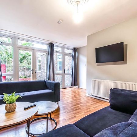 Bright Guest House In Hackney ลอนดอน ภายนอก รูปภาพ