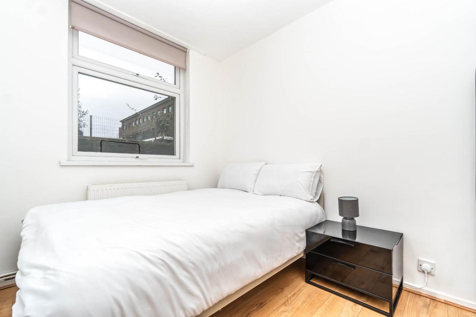 Bright Guest House In Hackney ลอนดอน ภายนอก รูปภาพ