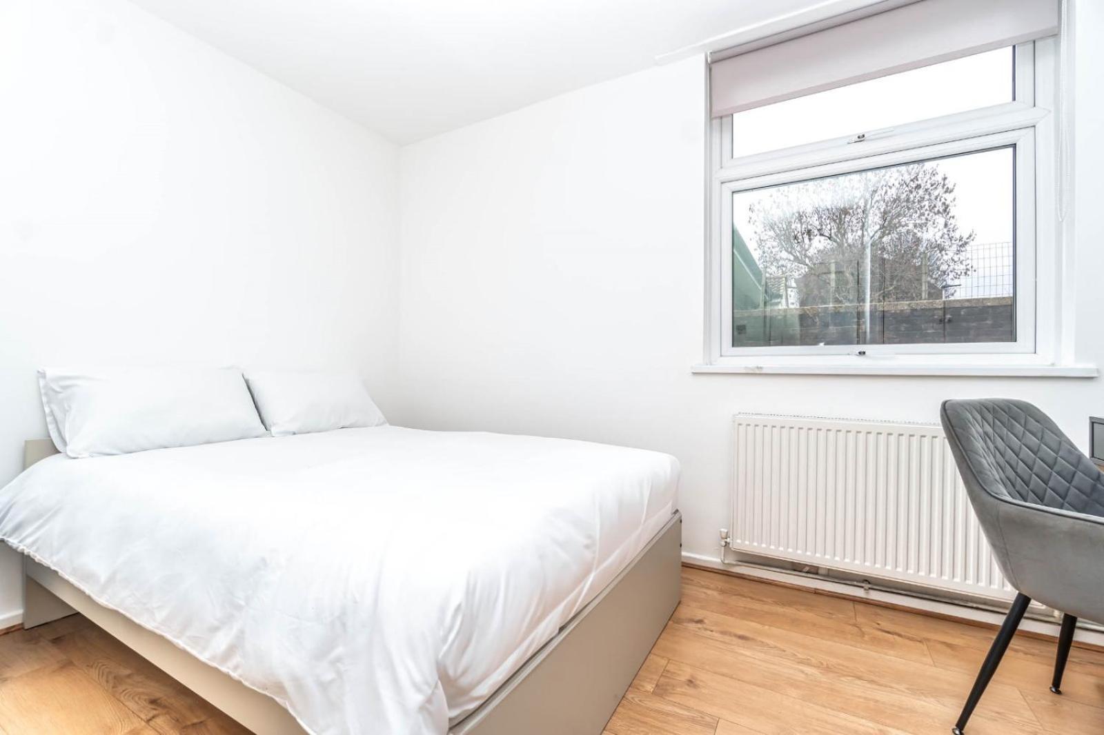 Bright Guest House In Hackney ลอนดอน ภายนอก รูปภาพ
