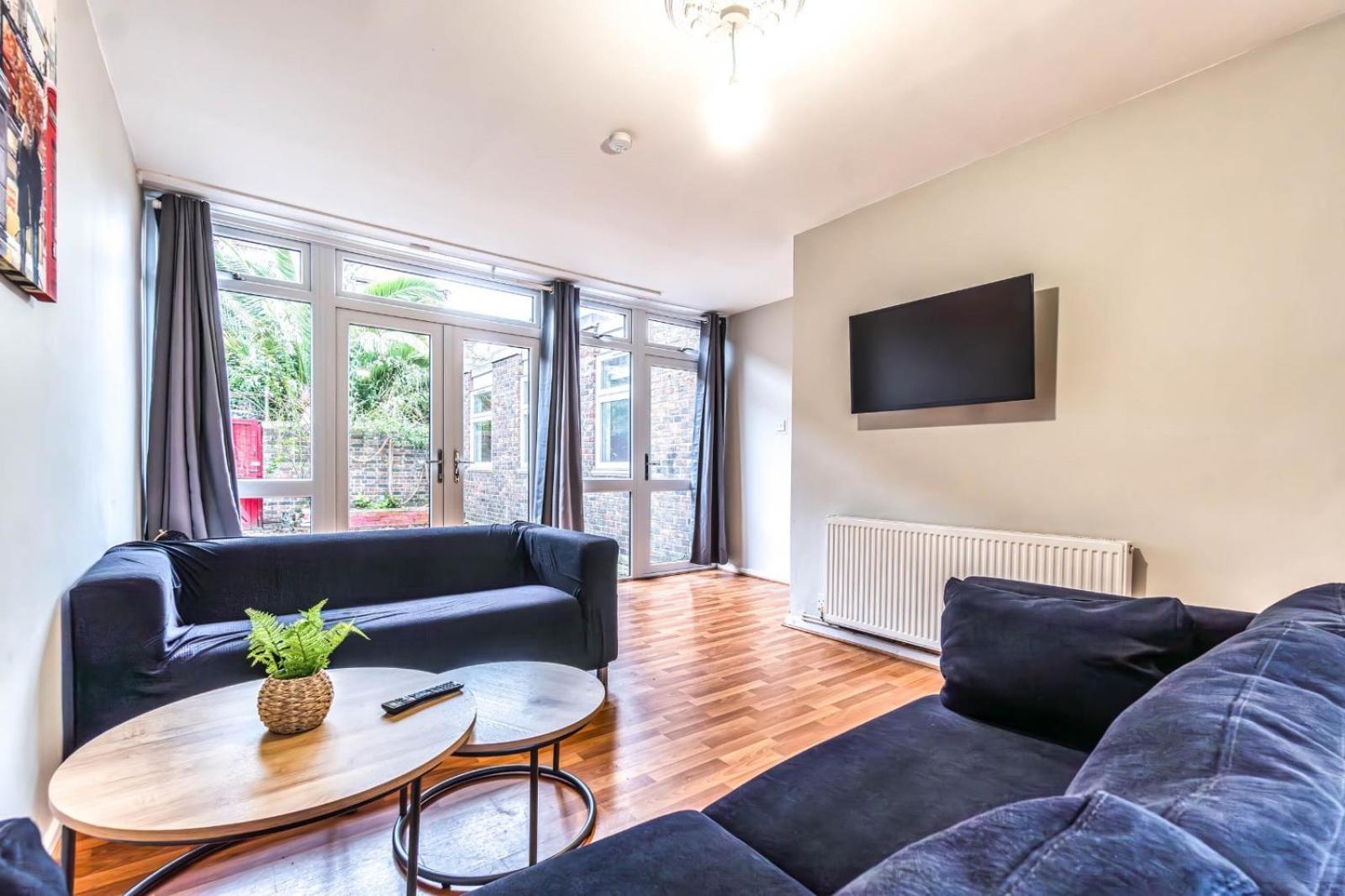 Bright Guest House In Hackney ลอนดอน ภายนอก รูปภาพ
