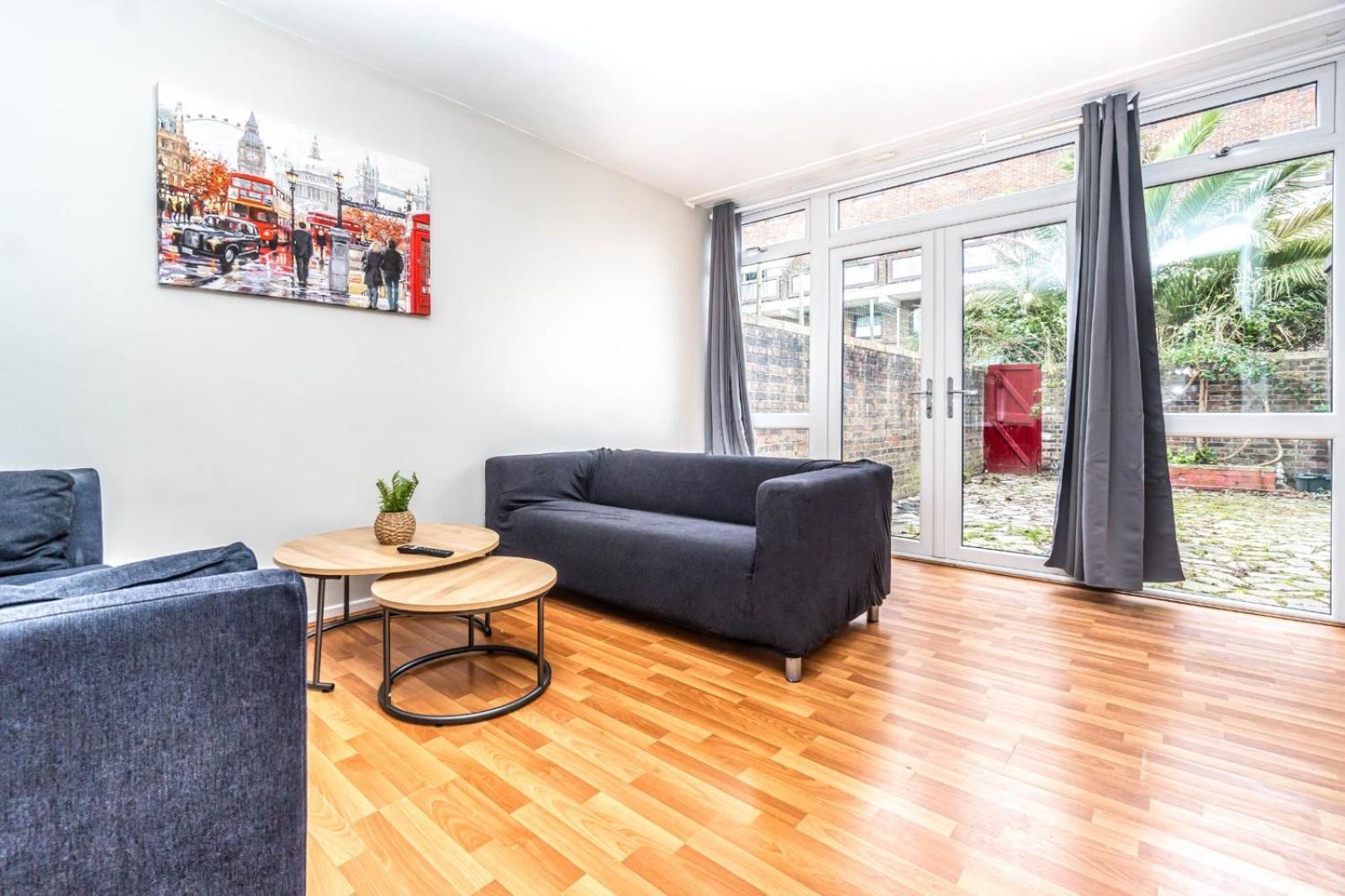 Bright Guest House In Hackney ลอนดอน ภายนอก รูปภาพ