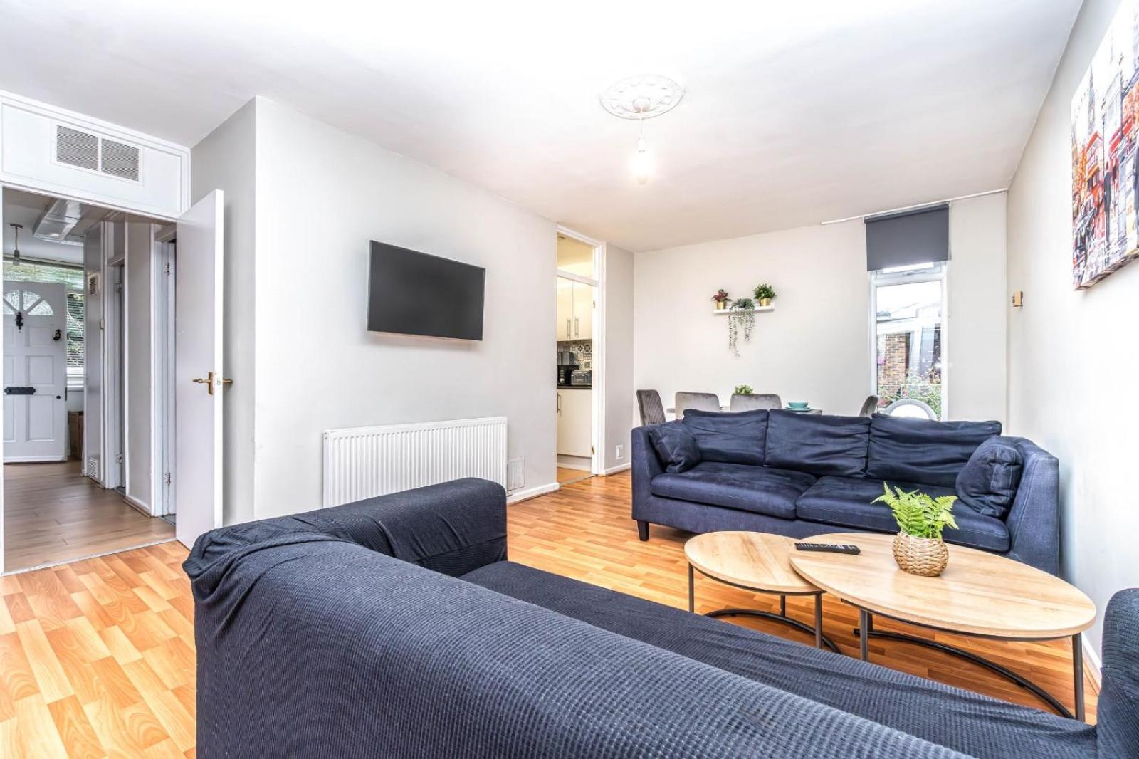 Bright Guest House In Hackney ลอนดอน ภายนอก รูปภาพ