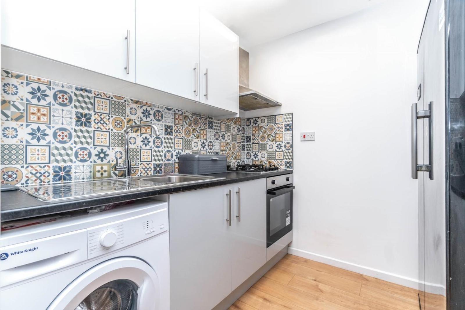 Bright Guest House In Hackney ลอนดอน ภายนอก รูปภาพ