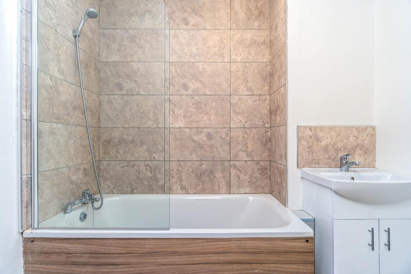 Bright Guest House In Hackney ลอนดอน ภายนอก รูปภาพ