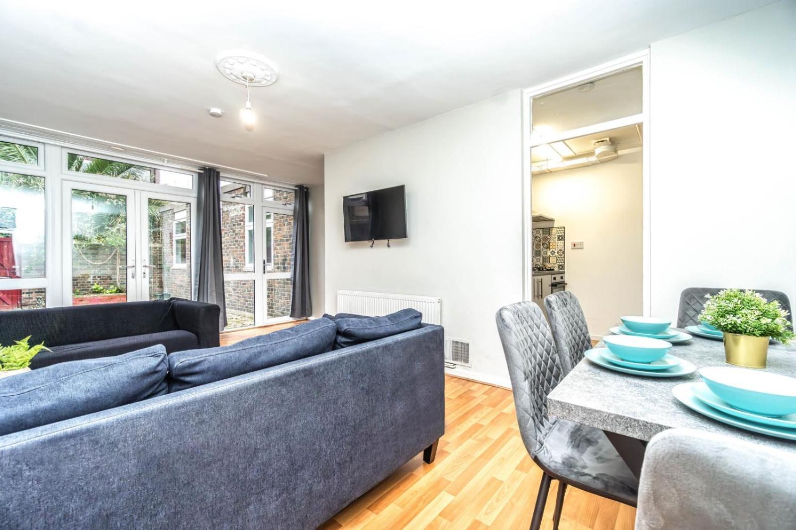Bright Guest House In Hackney ลอนดอน ภายนอก รูปภาพ