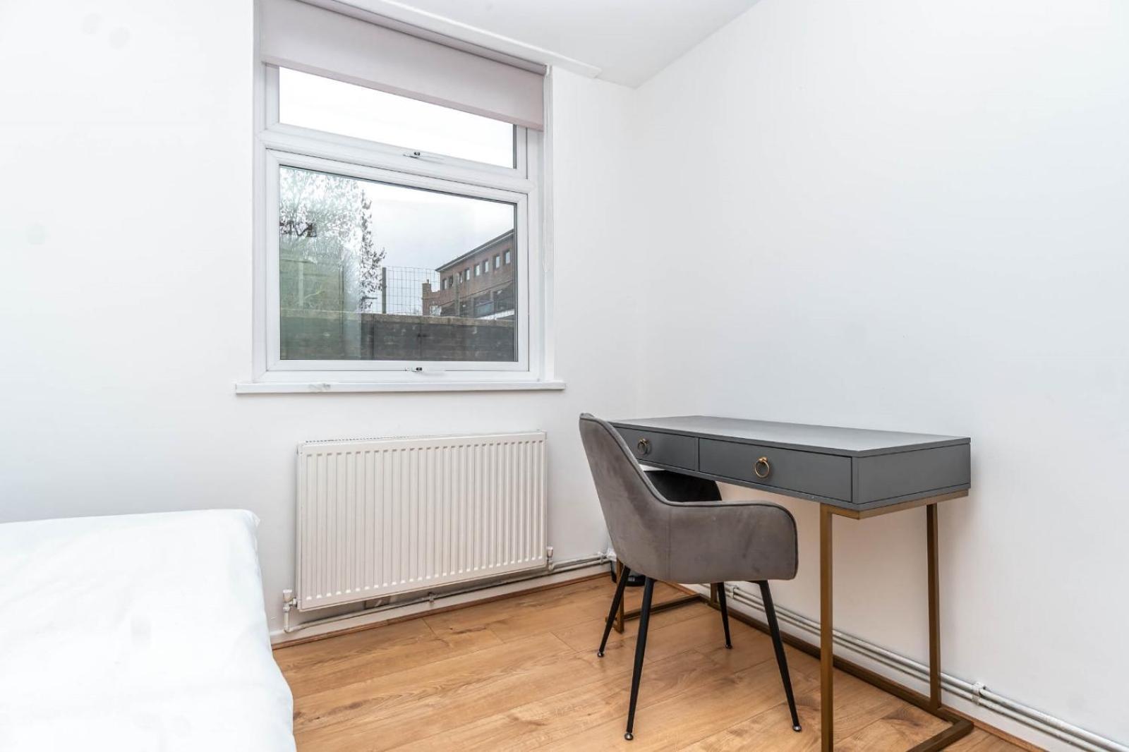 Bright Guest House In Hackney ลอนดอน ภายนอก รูปภาพ